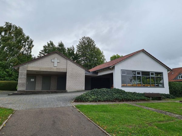 Kapelle mit gemauertem Kreuz