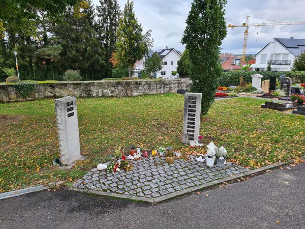 Steinstelen mit Namenstafeln Bretzfeld
